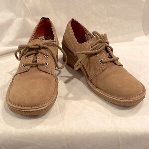Tan Oxford style Rampage shoe